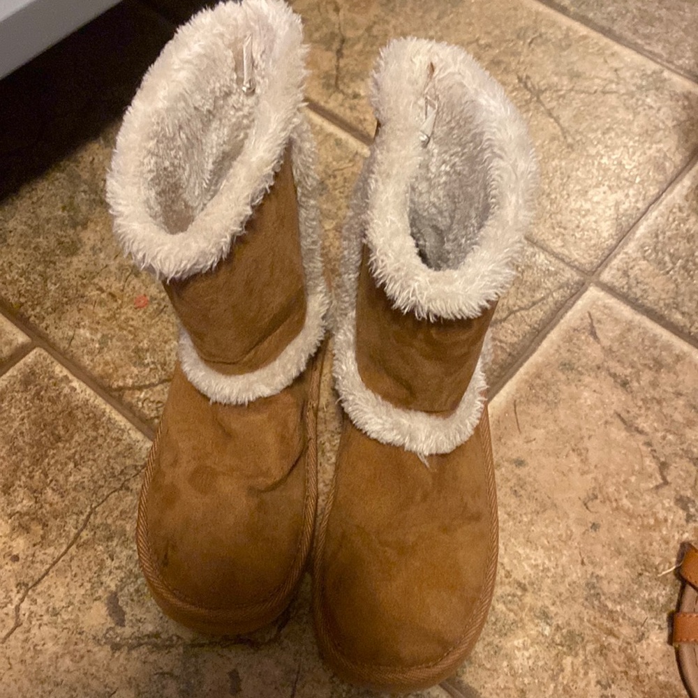 Girls boots